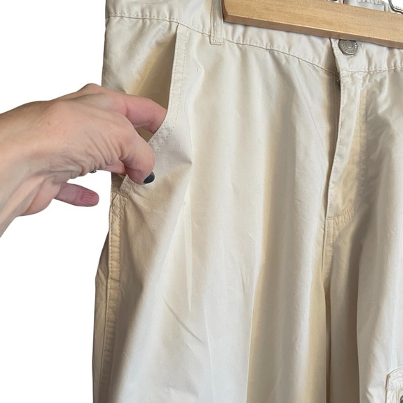 BDG Urban Outfitters Cargo Pants-Size 12
Five Front Pockets-Two Back Pockets - Picture 7 of 16